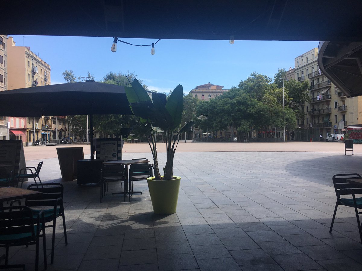 Gaudint de la Barceloneta en ple mes d agost....