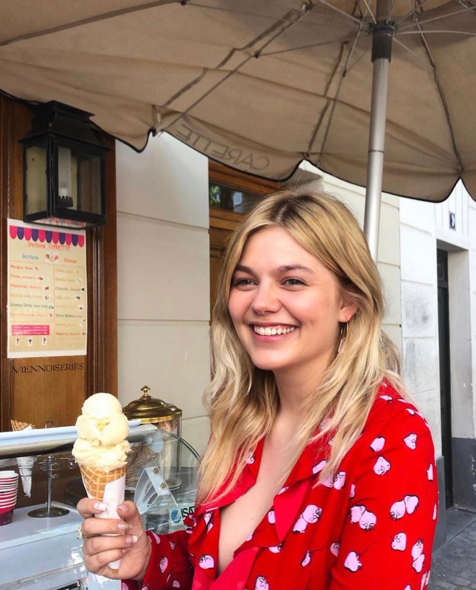louane's tweet photo. J'espère que vous passez un bel été ☀️ Qu'est-ce que vous avez de prévu? https://t.co/ued11oyGC0