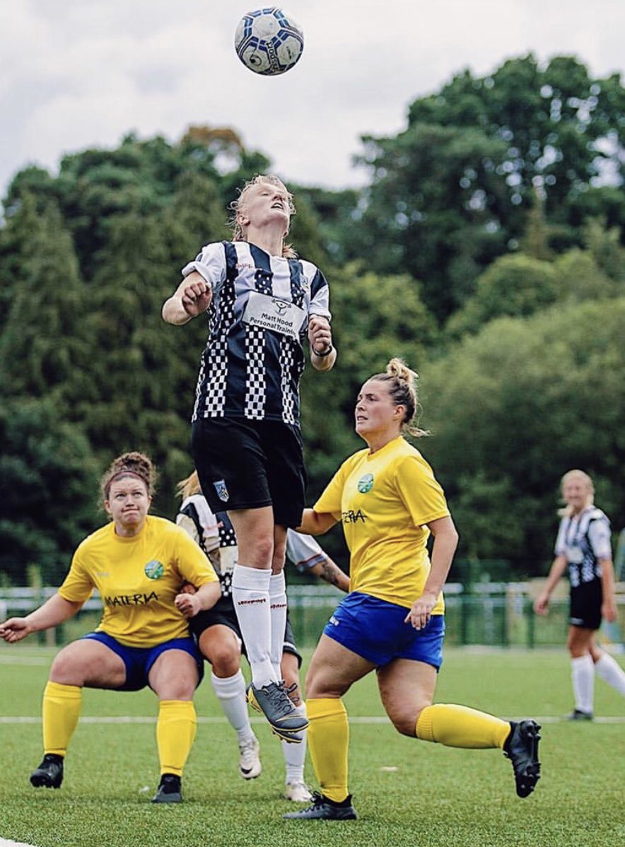 altwood2010's tweet image. Didn’t quite realise just how high my daughter can jump ... spot on Kat #womensfootball #football #shecanjump #staminia #fortitude #determination #strength #excercise #fitness @womensfootball #aimhigh