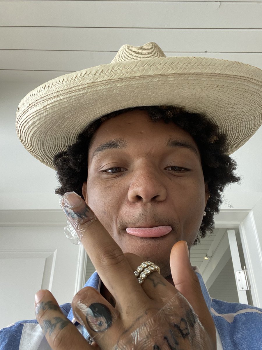 SwaeLee tweet picture