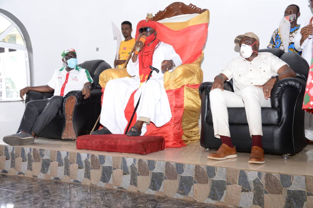 ogbeborsarah's tweet photo. You have performed well, Esan people will vote you, monarch assures Obaseki 

#Obaseki2020 
#MakingEdoGreatAgain 
@GovernorObaseki @OfficialPDPNig 

https://t.co/E3DrSLiB5R https://t.co/OczslfYZ7O