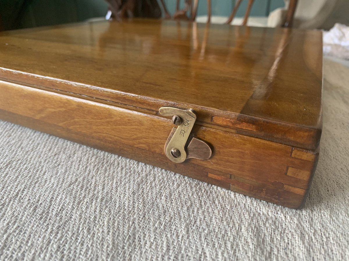 2016industrial's tweet photo. Restoration complete. Ooooooh except for new green baize to be applied to the strut inside the lid. Royal Navy piece being watched over by a few none Military personnel. 🤣 #workshop #restoration #salvage #reclaimed #restore #crowsfoot #militaria #WW2 #royalnavy #nautical https://t.co/IyffWIMNqK