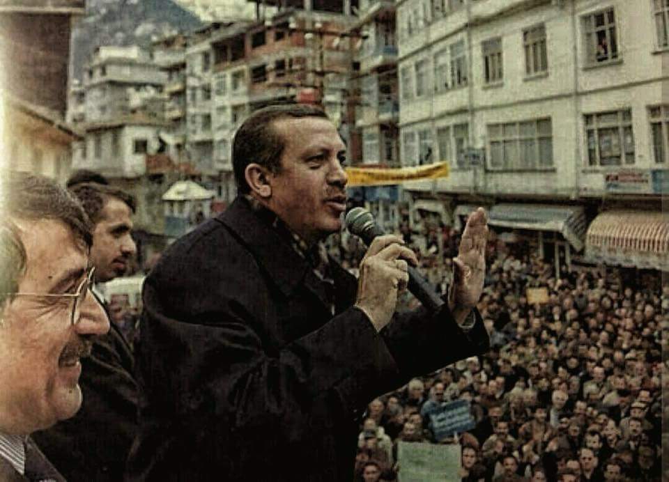 dareynnn's tweet photo. .
Birlikte yürüyecek daha çok yolumuz var. 
Aşkımız, sevdamız, yârimiz, yarınımız, vatanımız var.

#ReisciyimÇünkü https://t.co/kOMjtPM4c6