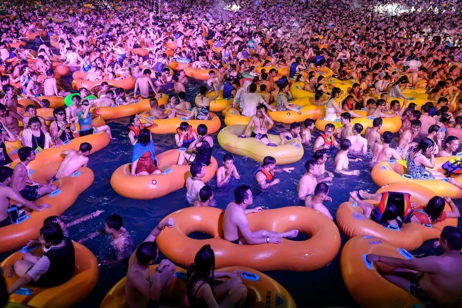 ATV_C17's tweet photo. #Internacional
Miles de personas hicieron caso omiso al coronavirus y participaron el fin de semana en una macrofiesta de música tecno en un parque acuático en Wuhan.
Cabe destacar que en dicha ciudad se registro el epicentro del Covid-19. https://t.co/zwtZxpgYWP