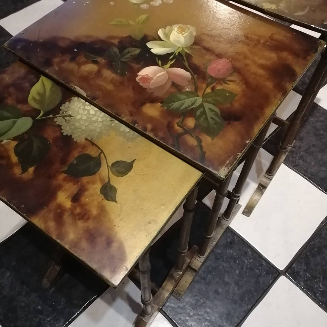 _salvagem's tweet image. I am in love. Came across these utterly mesmerising Art Nouveau nesting tables today. How could one be expected to part with such beauty.

#salvagem #artnouveau #nestingtables #antiquetables #handpainted #vqcork #crossthebridge  #maccurtainstreetcork #victorianquartercork