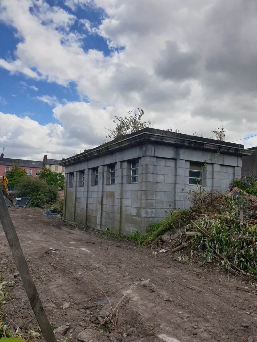 this is a particularly beautiful piece of architectural heritage, lying vacant for a long time in  #Corkclearly public toilets were once something valued, well designed for long-life, be great to see these bought back to use  #HeritageWeek2020  #respect  #dereliction  #COVID19