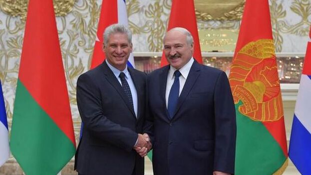 CubanaRealidad's tweet photo. Dos dictadores, dos dictaduras. #Cuba #Bielorrusia #Bielorussie 
¿Cuándo los cubanos saldremos a las calles de Cuba a exigir libertad, democracia, salarios justos y una alimentación digna? Ninguna Dictadura ha caído por si sola, el pueblo cubano puede cambiarlo todo o nada. https://t.co/iIcdkKw3JV