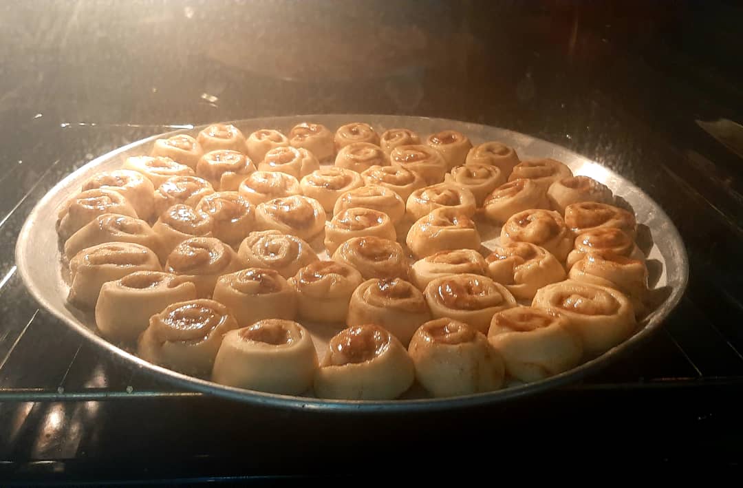 pinedakitty's tweet photo. #Rolles de canela con toping de arequipe y vainilla. #pregunta por nuestros combos con refresco incluido. No te quedes sin la merienda de los chiquitos de la casa #EmprendedoresVenezolanos https://t.co/yamvLRN6lM