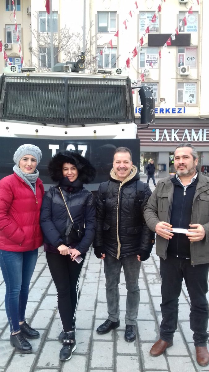 Türkiye Konutla Dolandırılan Hak Sahipleri Platformu olarakher hafta Tüketici Dernekleri, Avukatlar , Kentsel Dönüşüm Dernekleri, Milletvekilleri ,Türkiye’nin bir çok farklı konut mağdurlarıyla canlı yayın yapmayı planlıyoruz. 
#TürkiyedeKonutlaDolandırıcıkVar