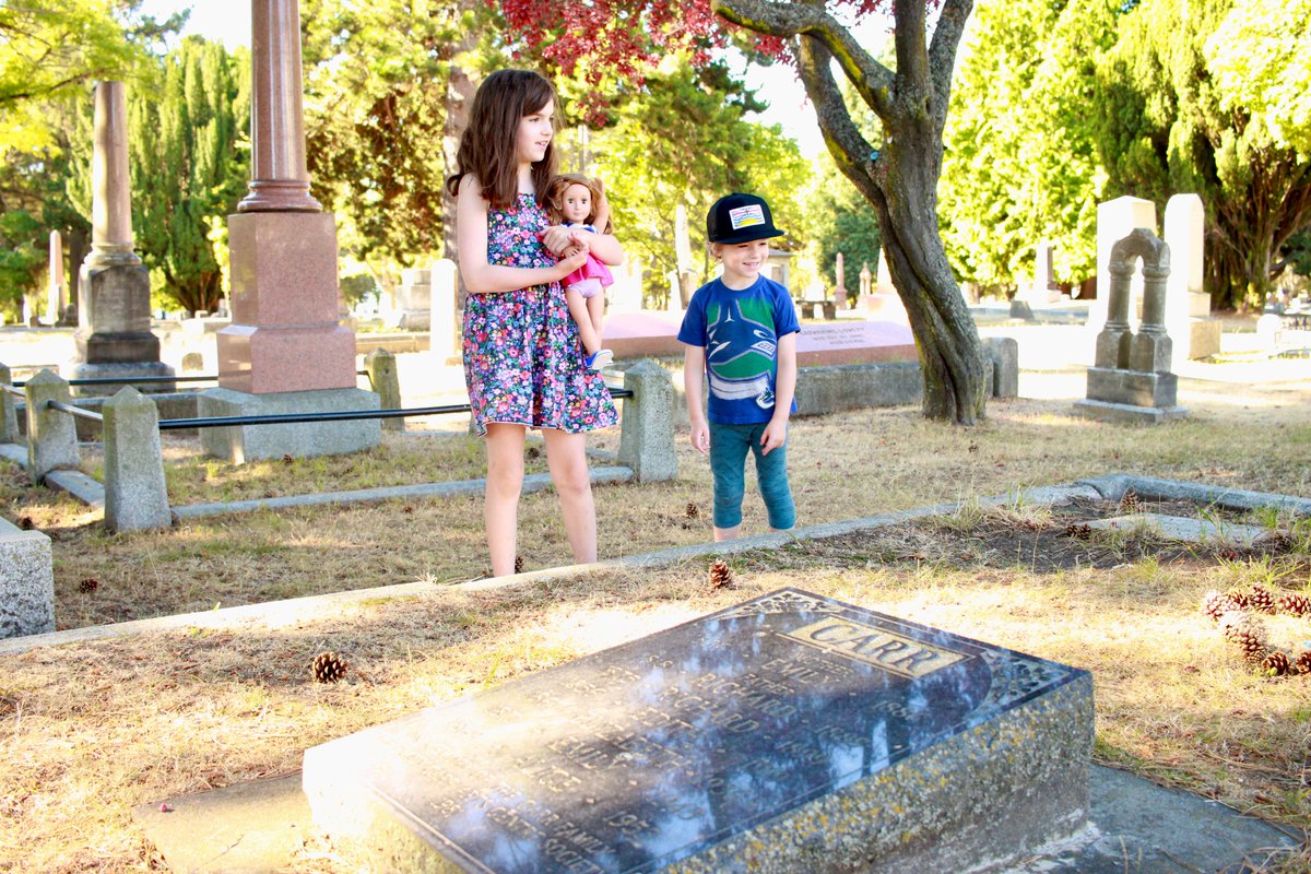 richardzussman's tweet photo. Ross Bay Cemetary. Victoria. Vancouver Island. Local visit before trip up island. Visiting some former premiers, iconic artists and local residents. #vanisle #yyj #rossbay #staycation https://t.co/PYORXmlhPx