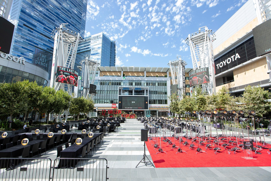 MusicforGoodTV's tweet photo. Miss live music? So do we! @NITO_Live staged a haunting event with no one in attendance @LALIVE--bringing attention to those in the music industry whose lives have been upended by #COVID19. Support the return of live music here: https://t.co/JSSXyTFjec https://t.co/Xvd7aYch64