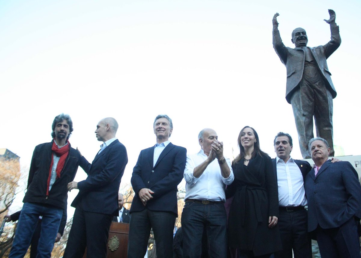 7SilverMoons's tweet photo. En 2015 se apropiaron de Perón:
mirá si no se iban a apropiar de Belgrano, de La Independencia y de San Martín. https://t.co/dcOuNJdbyc