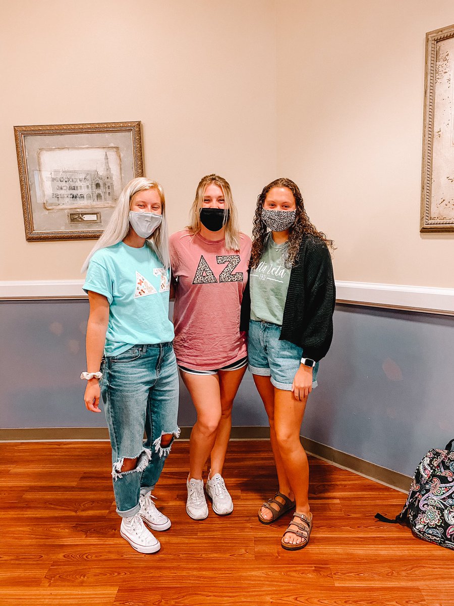 Happy first day of classes!! We hope everyone has a wonderful semester! 💫🦋