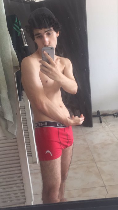 anybody wanna f*ck me Lol #muscle #sismo #temblor #baby #dingdong #athletic #gym #bigdick #beanie #thenorthface