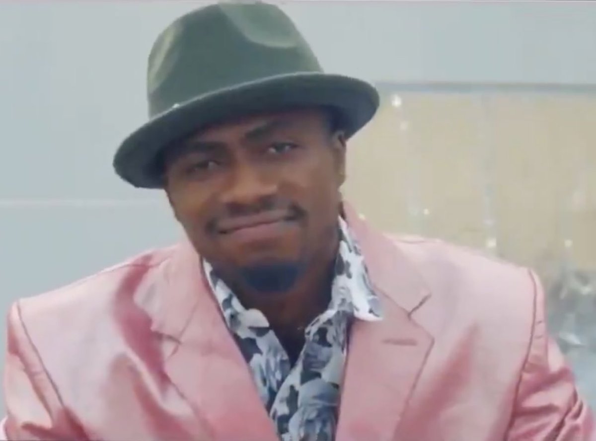 Ore_Tee's tweet image. Icons, anytime Laycon offends you, please carry your phone and vote aggressively to calm your nerves.

As you dey vex, just dey send "VOTE Laycon" to 32052. Register more numbers too and vote online (200 votes).

PUNISH HIM WITH VOTES! 

#UndilutedLaycon 
#BBNaija 
#StreamLaycon