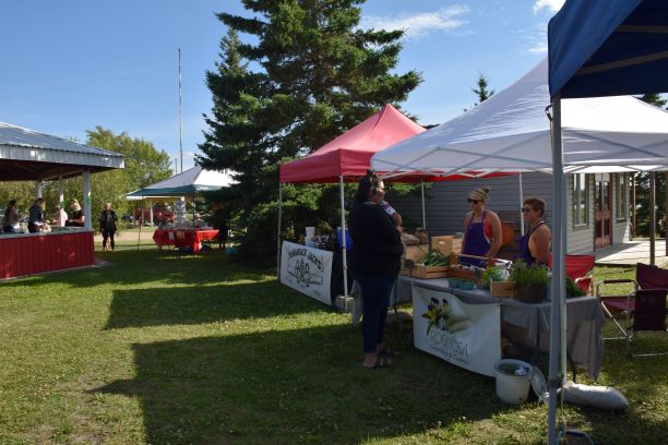CamroseCounty's tweet photo. How did you celebrate Local Foods Week and @OpenFarmDays? Did you visit a farm, a market or a local restaurant? Let us know!
#eatlocalcamrose #ablocalfoodweek #supportlocal #supportlocalfoods #localfoods #camrosecounty https://t.co/LigOBq9hZg