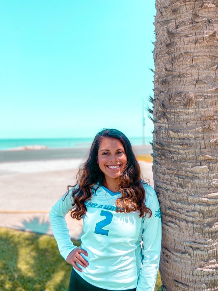 Check out #TAVAlumni <a href="/angel_felan/">Angel Felan</a> rep'ping at <a href="/IslandersVB/">Islanders Volleyball</a>! #GoTAV