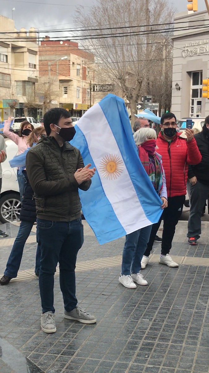 NachoTorresCH's tweet photo. Valle, Costa, Sur, Meseta y Cordillera: Chubut despierta 💪
 #17ABanderazoPorLaLibertad https://t.co/g56FIj3uJH