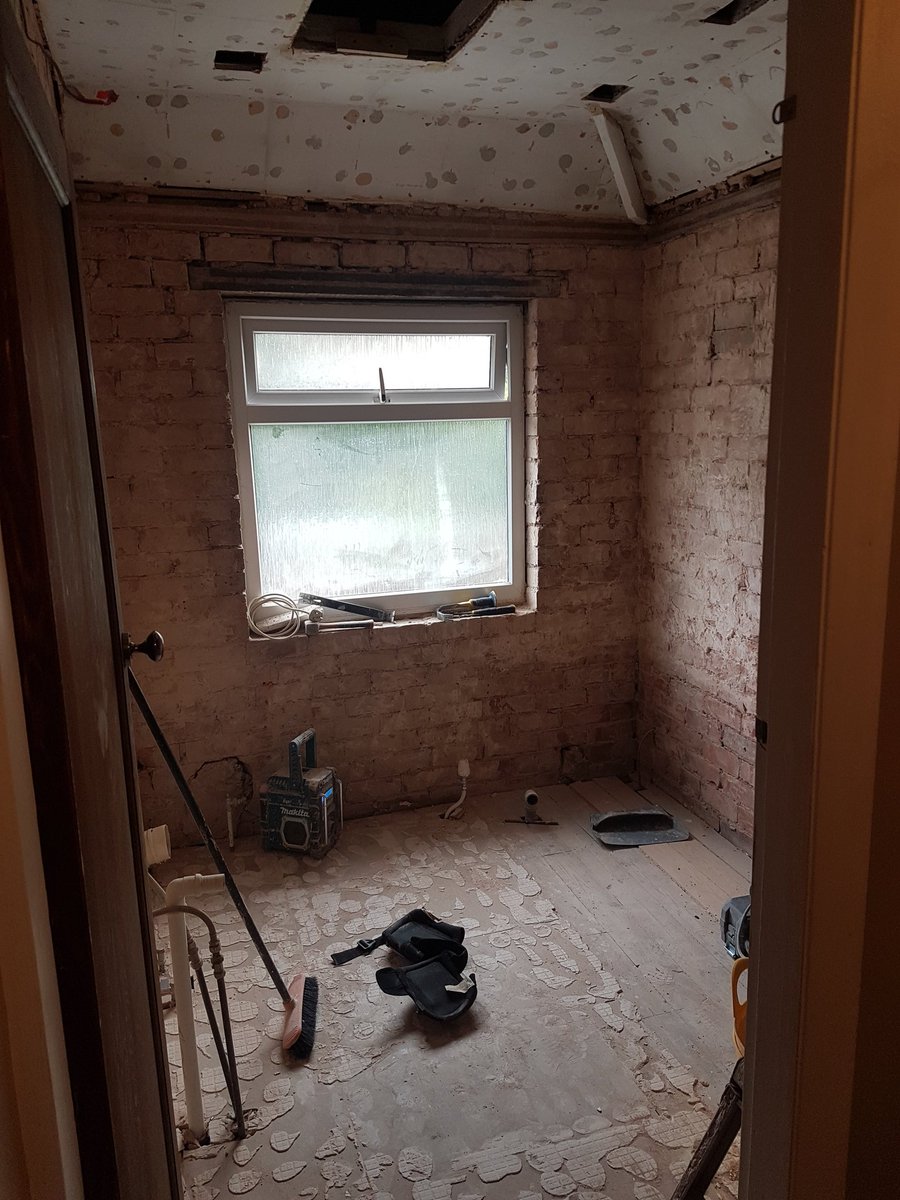 GCRockPlumbing's tweet photo. Latest #gcrockinstall completely gutted, all new everything. Looking smart in here now! https://t.co/sNtdDHgtIx
