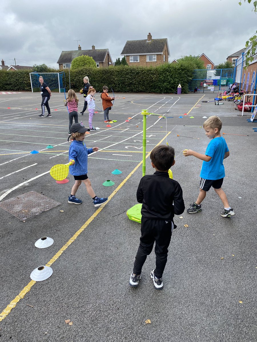 ActiveLearningS's tweet image. Brilliant first day @WilliamShrews, the children enjoyed a variety of sports such as Dodgeball, Football, Capture the flag, swing ball &amp;amp; Archery #holidaysportscamp @BurtonUponTrent #superfunchildcare #childrensports