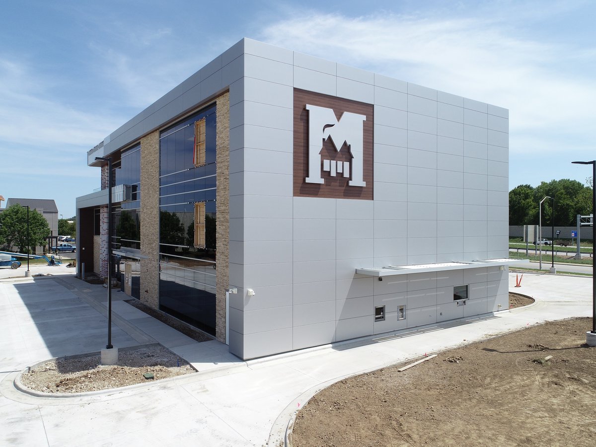 MidMoBank's tweet photo. - Best Products
- Best People
- Best Facilities
- Best Customer Experiences

Our 3rd Springfield location (1615 E Independence) opens early October!

#CommunityBankOfTheFuture #IndependenceSGF #BetterWaysToBank #PersonalizedExperience #CommunityGrowthCommunityBank 

Member FDIC https://t.co/12CYFnDgWD