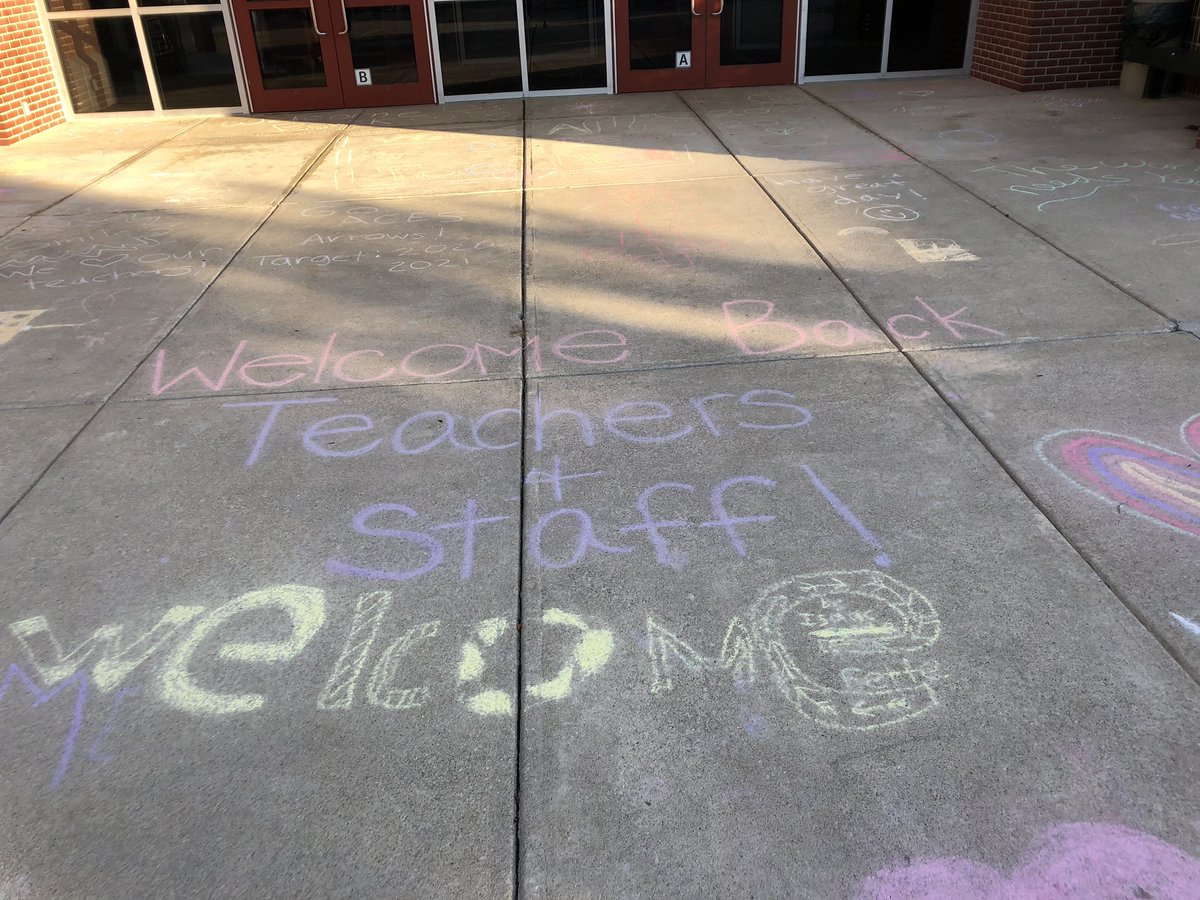 HeidiJLeeds's tweet photo. This was a wonderful way to start our day today! Thank you @AcesPto and students for making our staff get excited about walking into the building today! https://t.co/IH83PkGv95