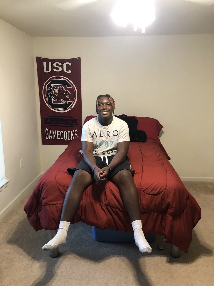 nakari_eddie's tweet photo. Cheers to a great semester ‼️💪🏾🐔 #USC22 https://t.co/97o6riDfhv