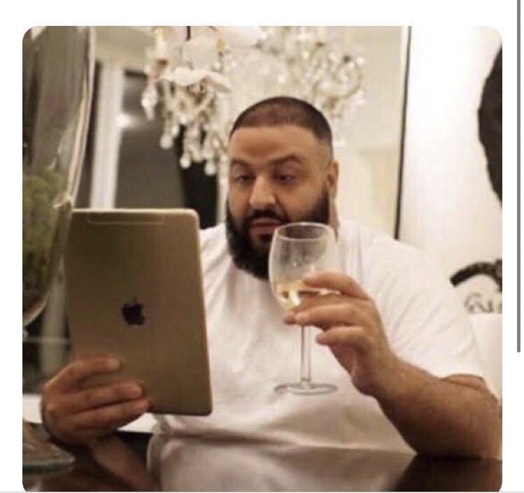 vivi_r_b's tweet photo. @K3LCALDERON Yo leyendo 300 comentarios en twitter de una discusión que no tiene nada que ver conmigo ni con mi familia💅🏻 https://t.co/3uwJbbeDQg