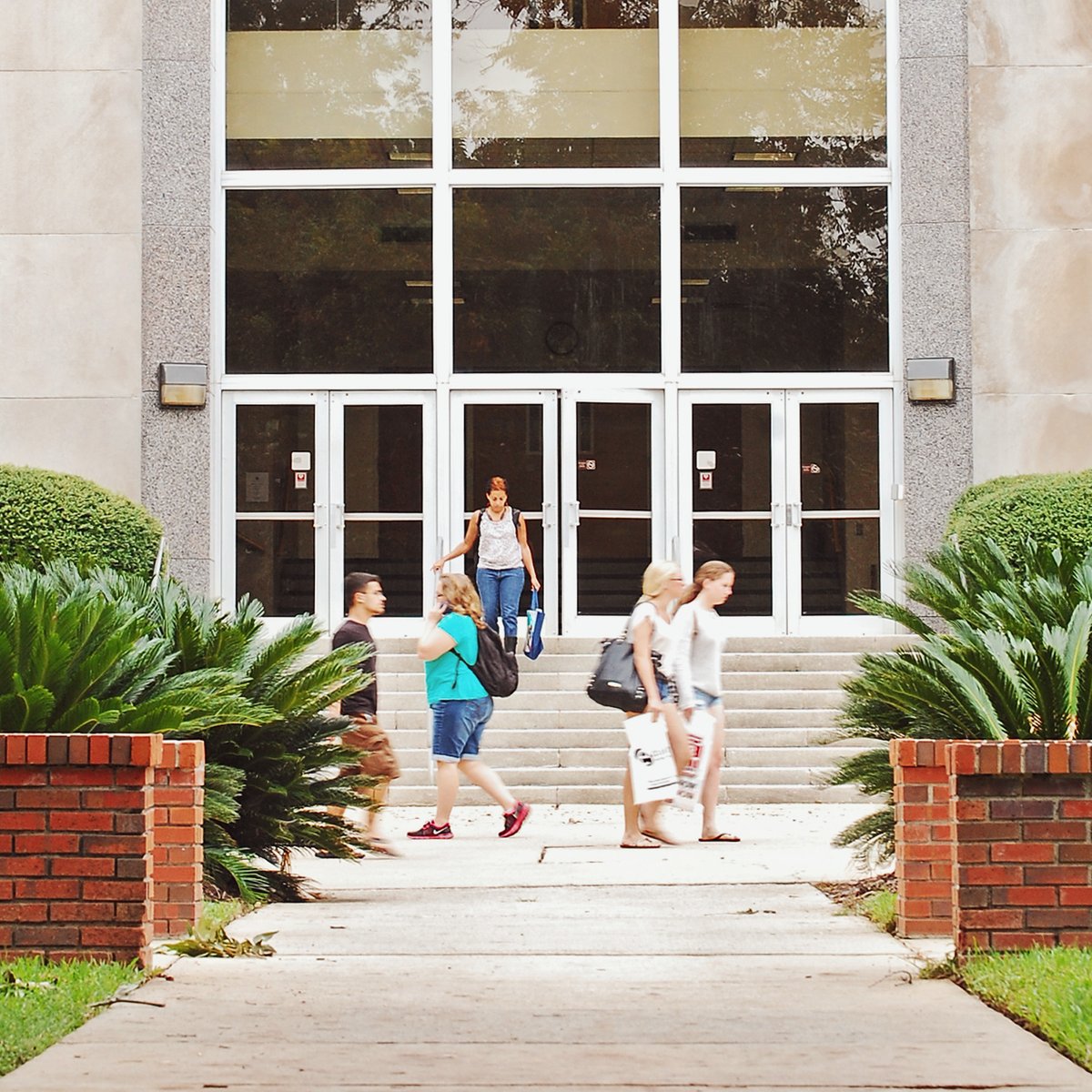 FSUWertheim's tweet photo. We’re 1️⃣ week away from the fall semester, Noles! 🙌 While preparing for a successful semester, remember you are not alone. #FSUBiz faculty and staff are here to help make your experience incredible. ❤️ 🤝  #MotivationMonday #GoNoles https://t.co/0ucVcknT5E