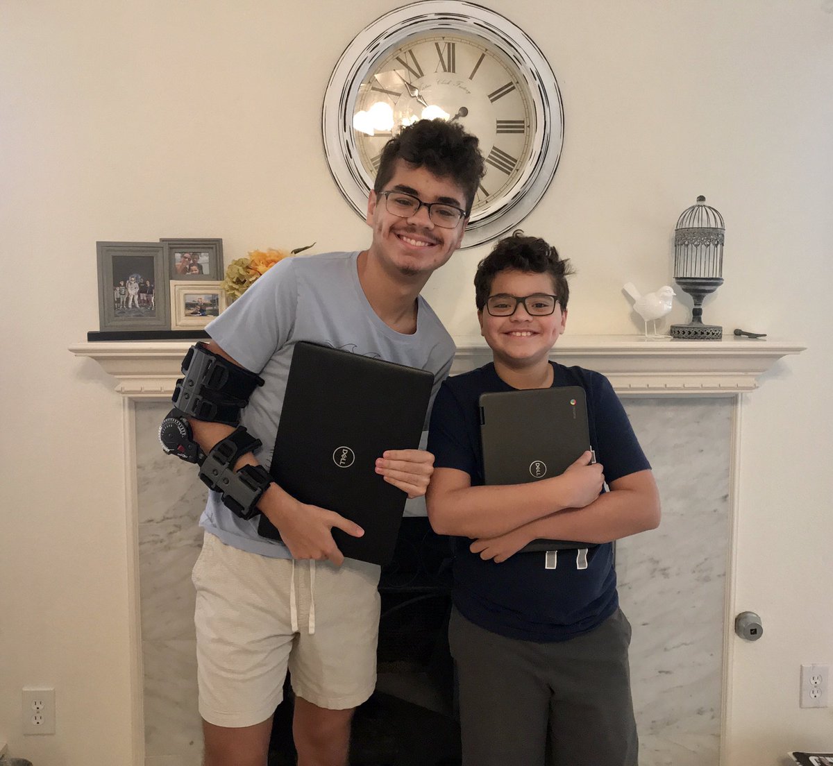 YarisiRosado's tweet photo. First Day of School: Virtual Style. #GCISDFirstDay #CTMSWolves #ghsunity @GCISD https://t.co/qSIjtxJwpk