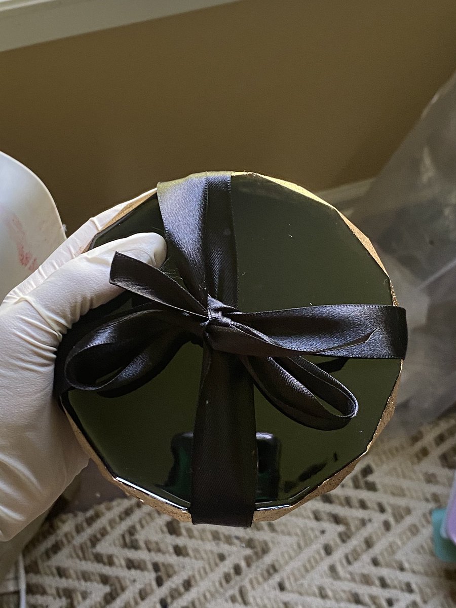 JSadeAllen's tweet image. They say if you want to go viral this is the place for it. So, here we go.

My name is jasmine. I specialize in art of most types, but lately it’s been resin art. I just created an 
IG: @athomebyuu follow me for more beautiful creations ✨🖤