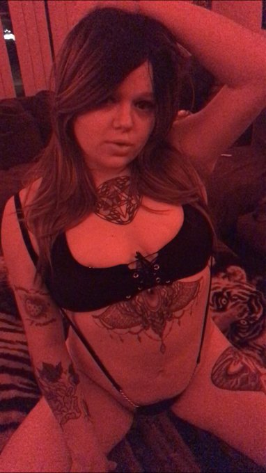 Welcome to hell, I&rsquo;ll be your succubus 😈😈 https://t.co/ZsLBai7wpg<a href="/tag/mvsales"class="tags"><span>#mvsales</span></a>