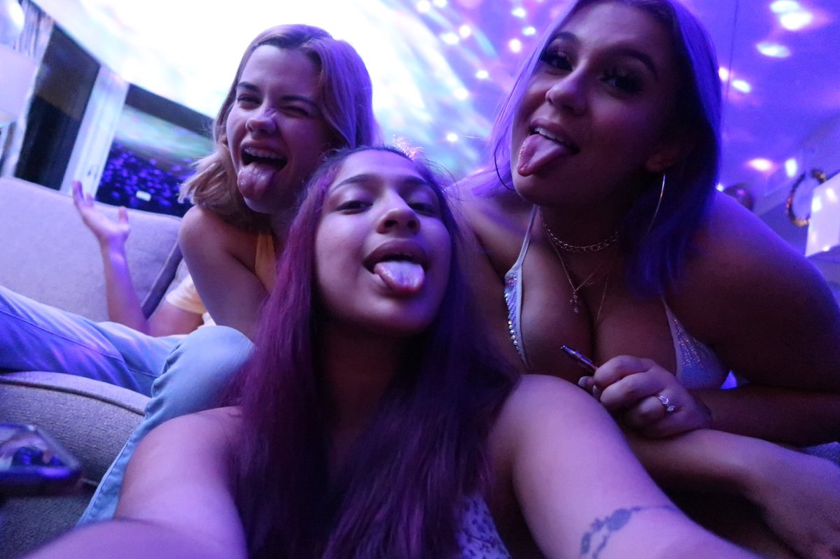 soleyymederos's tweet photo. one blur of fun #18af #leoszn https://t.co/Kj5mDMiEH1