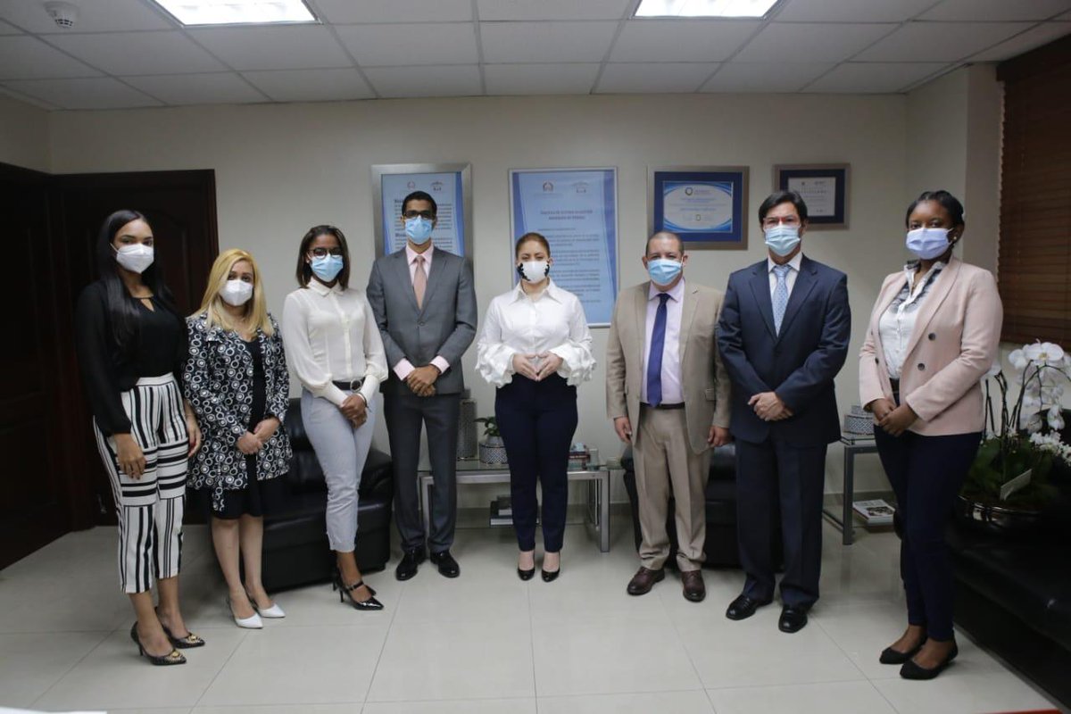 GloriaReyesG's tweet photo. Hoy iniciamos nuestra gestión de manera oficial. Estoy segura que haremos un gran trabajo y que defenderemos con entrega los derechos de las poblaciones más vulnerables. Gracias a la familia #Prosoli que nos acompañará en este proceso. #EstamosCambiando https://t.co/dUgbdIiSyN