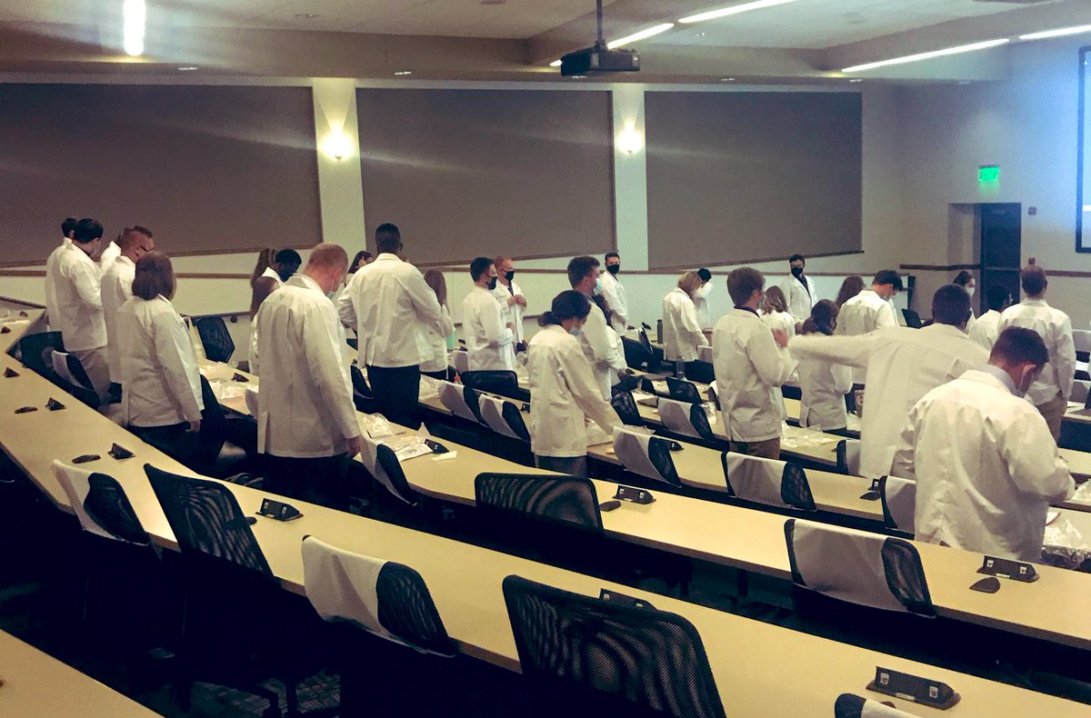 IndianaOsteo's tweet photo. Today the IOA President, Brian Black, D.O., recited the Osteopathic Oath with @MUCOM_Indy Class of 2024. Dr. Black shared, “Thank you for your continued commitment to ongoing lifelong education and partnering with MUCOM and the IOA to advance compassionate quality care.” WELCOME! https://t.co/HdcNzku0UG