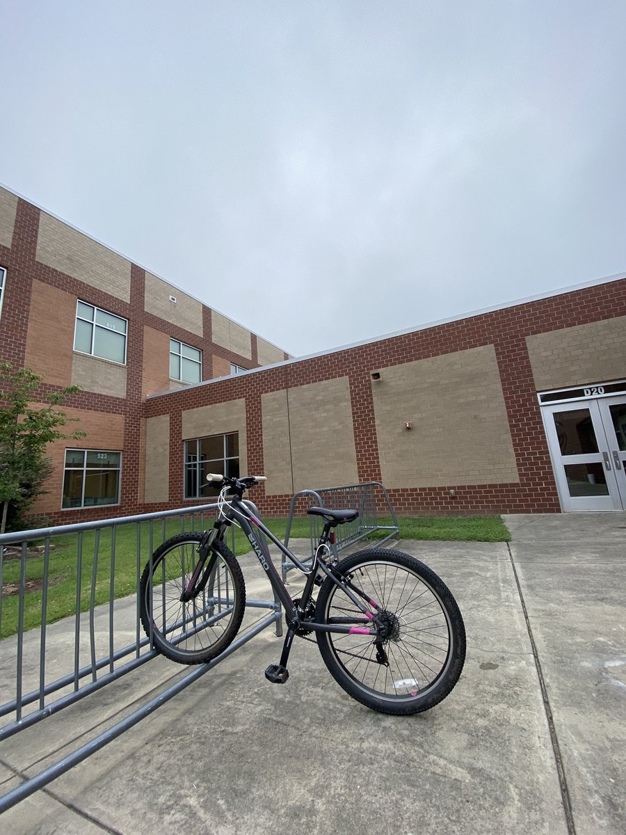 MeliPatinoC's tweet photo. Riding my bike to go to school! #sostenibilidad #greatfirstdayofschool #unitingourworld @ParticipateLrng @participate https://t.co/YMaW5bC96A