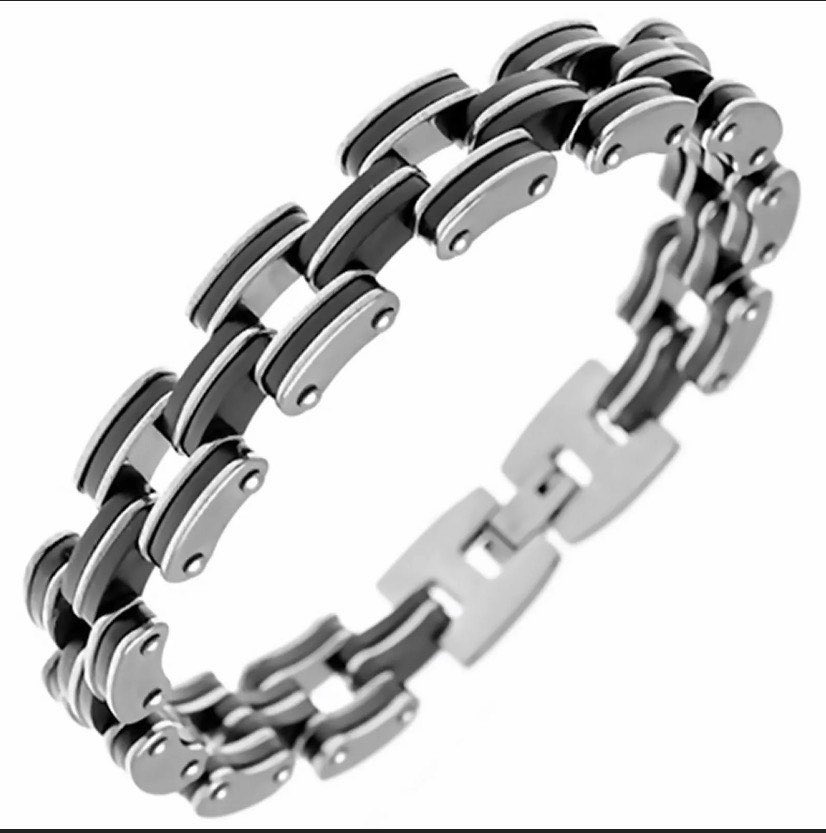 PaigeStroman's tweet photo. Hate to get off your bike?  Wear the chain on your wrist!  Stainless Steel and Silicone Motorcycle Chain Bracelet https://t.co/ZzAwYmJ1xU
#motorcycle #harleydavidson #BikerGirl #Bikers #BikersForTrump #BIKER #bikerrally #bikerboy #bikerlive #RideOrDie https://t.co/e6Unx4Y1vn