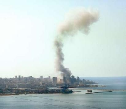 Nov 2006 Bollyn doubled down on his Israeli air-launched precision-guided missile theory, called 1800 kg estimate in Brammertz report "ridiculously low" & claimed photo Vialls called "mushroom cloud" actually just sand thrown up by the missile 17/