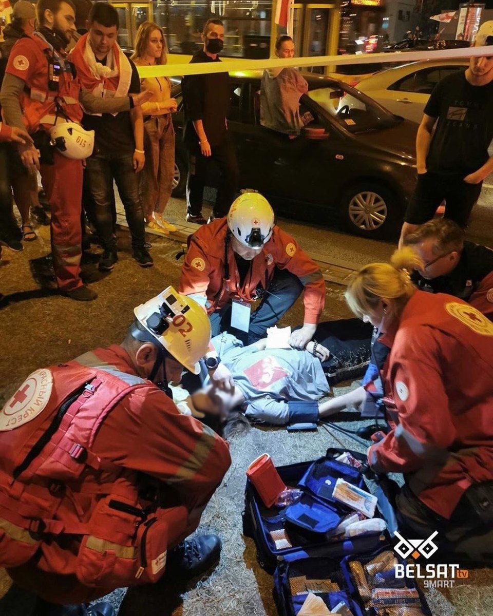 corinneambler's tweet photo. Amidst the chaos and fear in #Belarus right now a group of young people, #RedCross volunteers, are risking their lives to help others. Treating the injured, dropping supplies at prisons, teaching first aid. 

Please give them a hand and a retweet to show the world their bravery👏 https://t.co/sVtDnfP3fP