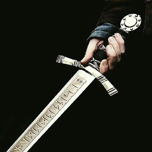 "𝓗𝓮 𝓱𝓮𝓬𝓱𝓸 𝓶𝓲 𝓬𝓪𝓶𝓪 𝓼𝓸𝓫𝓻𝓮 𝓸𝓼𝓪𝓻𝓲𝓸𝓼 𝔂 𝓯𝓮𝓻𝓮𝓽𝓻𝓸𝓼, 𝓭𝓸𝓷𝓭𝓮 𝓵𝓪 𝓶𝓾𝓮𝓻𝓽𝓮 𝓷𝓮𝓰𝓻𝓪 𝓵𝓵𝓮𝓿𝓪 𝓬𝓾𝓮𝓷𝓽𝓪 𝓭𝓮 𝓵𝓸𝓼 𝓽𝓻𝓸𝓯𝓮𝓸𝓼 𝓰𝓪𝓷𝓪𝓭𝓸𝓼".

• Herrero.
• H̶e̶r̶e̶d̶e̶r̶o̶.