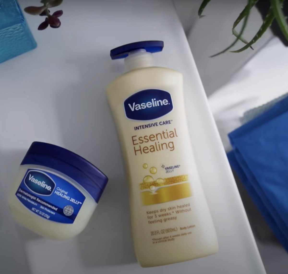 Powerful💪alone but better together! Vaseline Jelly when applied on top of our lotion effectively seals in #moisture 💦and helps #hydrate 💧dry skin. Tweet us with your favorite duo!