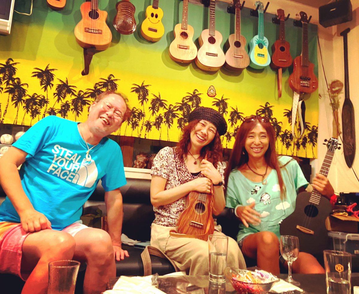 okei_uminyo's tweet photo. 久しぶりのリハ
そして久しぶりにたくさん歌った♬
楽しかったことは
この笑顔が物語ってます😊
*
*
*
*
*
#ウクレレピクニック
#islandcalling
#楽しかった
#最高の笑顔
#ukulele
#ukulelesinger
#klosukulele
#小笠原古謡唄うたい
#小笠原母島観光大使
#ウミガメ保全大使 https://t.co/O5ZCvBDBj1