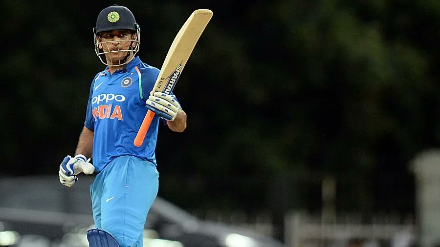 Here's a thread of  international stats as my tribute to  @msdhoni, from obvious to less known.(1) MS Dhoni is only the second player to get dismissed for a duck in his first ODI match and finish with an average of above 50.The other player is Jonathan Trott. #ThankYouMSD