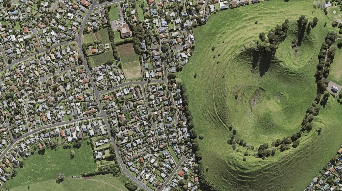 LandInfoNZ's tweet image. Check out our new Aerial Imagery basemap from the free LINZ Basemaps service at bit.ly/31YyIQM 
Media release --&amp;gt;bit.ly/3iNVJMW 
#basemap #opendata #geospatialdata #aerialimagery #satelliteimagery
📷Te Ara Pueru in Māngere Bridge, Auckland.Source: LINZ Basemaps