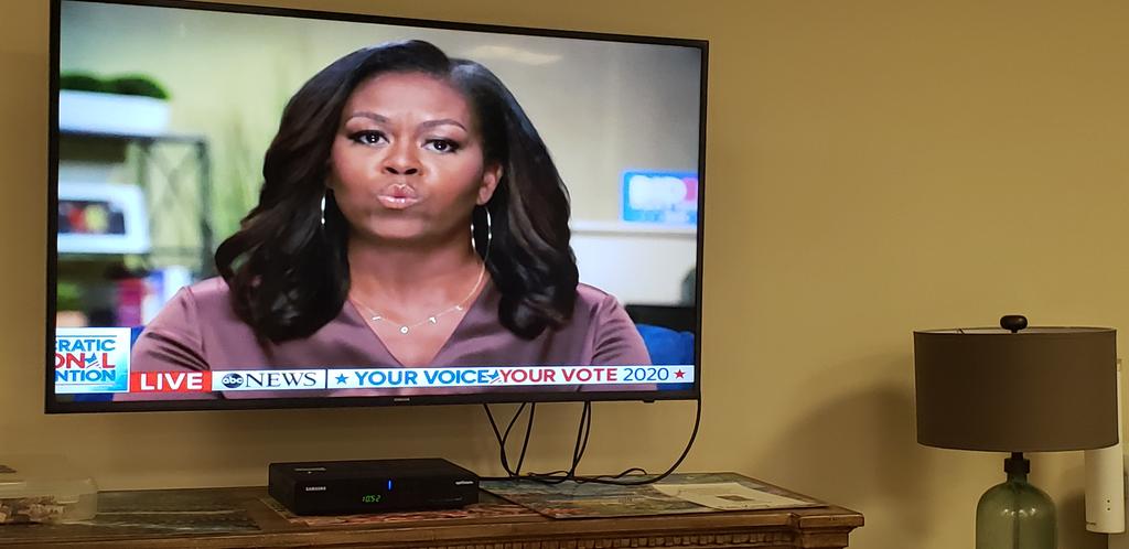 JamieGreen49's tweet photo. @MichelleObama where can I get one of those necklace from and if y'all can't see what it say it say VOTE VOTE VOTE .WE NEED HIM OUT.. https://t.co/BcIl8mqXuH