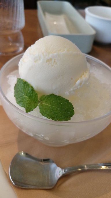 ミントも食う
それが大人さ 