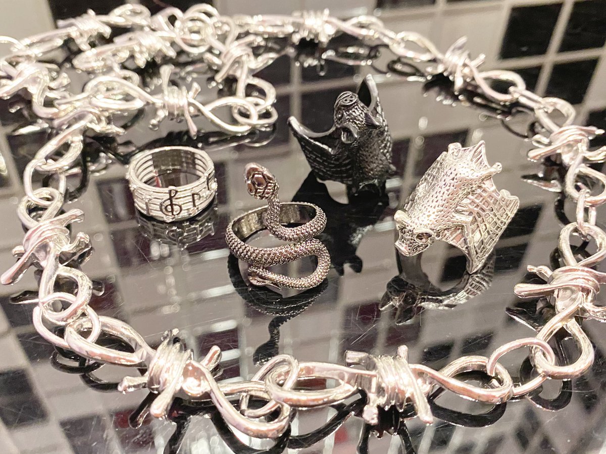 Listenflavorharajuku リッスンフレーバー原宿店 On Twitter シルバーアクセ入荷中 原宿店に新作アクセが届きました コウモリ や蛇 モチーフのリングは闇属性の方必見 Https T Co C4twbhozbe 有刺鉄線デザインはネックレス ブレスの2展開 Https