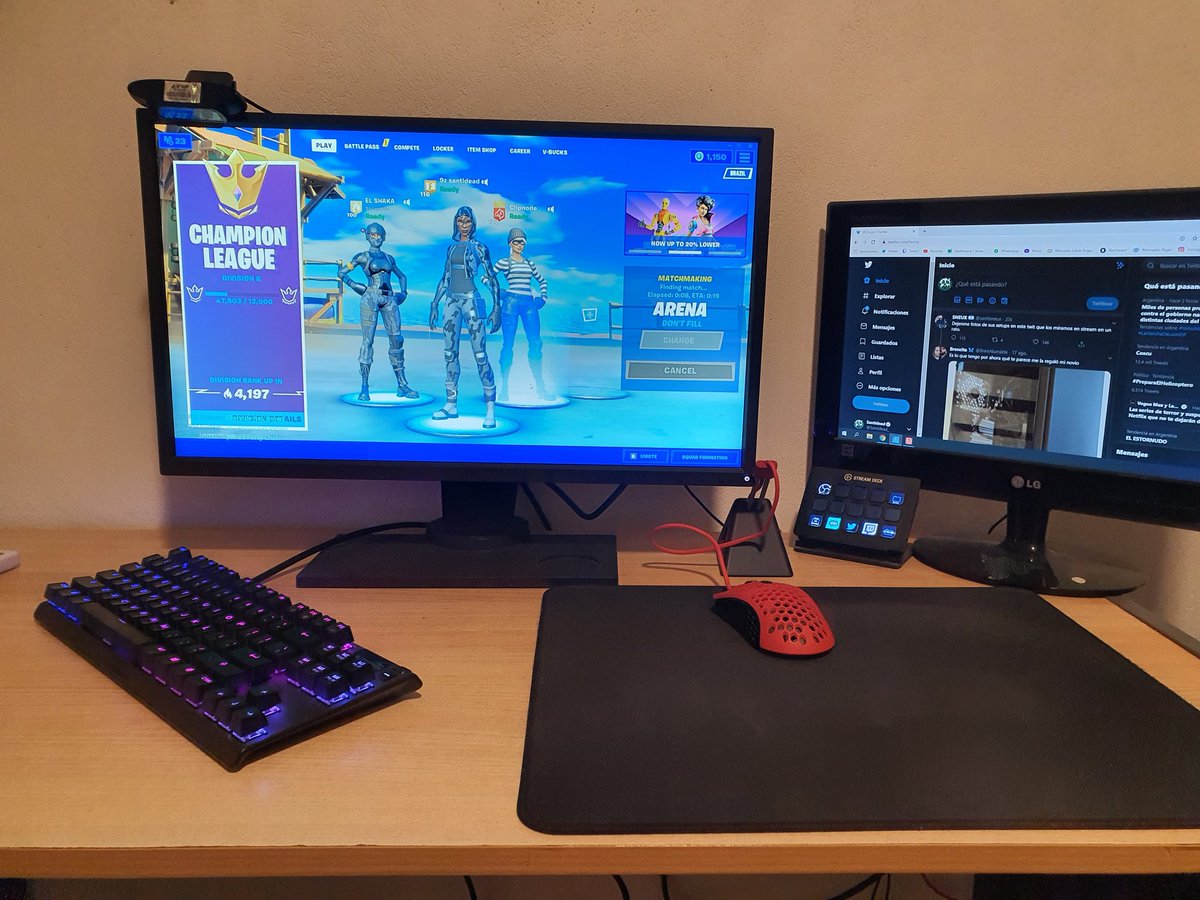 <a href="/santisneux/">SNEUX</a> asi noma la foto pero tryhardeando trio paaa