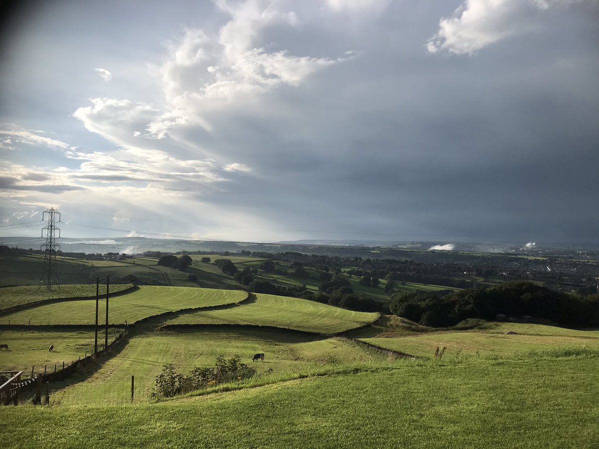 LaraJP23's tweet photo. After the biblical thunderstorm this afternoon, came the sun. Incredibly we could actually see clouds forming in the valleys of Sowerby Bridge and Ripponden(?) from our vantage point in Outlane. #magicweather #weatherwatcher #cloud #paultheweatherman https://t.co/KkXKy0W96E