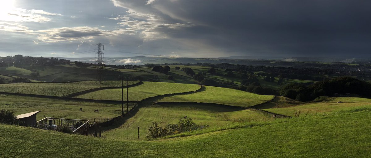 LaraJP23's tweet photo. After the biblical thunderstorm this afternoon, came the sun. Incredibly we could actually see clouds forming in the valleys of Sowerby Bridge and Ripponden(?) from our vantage point in Outlane. #magicweather #weatherwatcher #cloud #paultheweatherman https://t.co/KkXKy0W96E